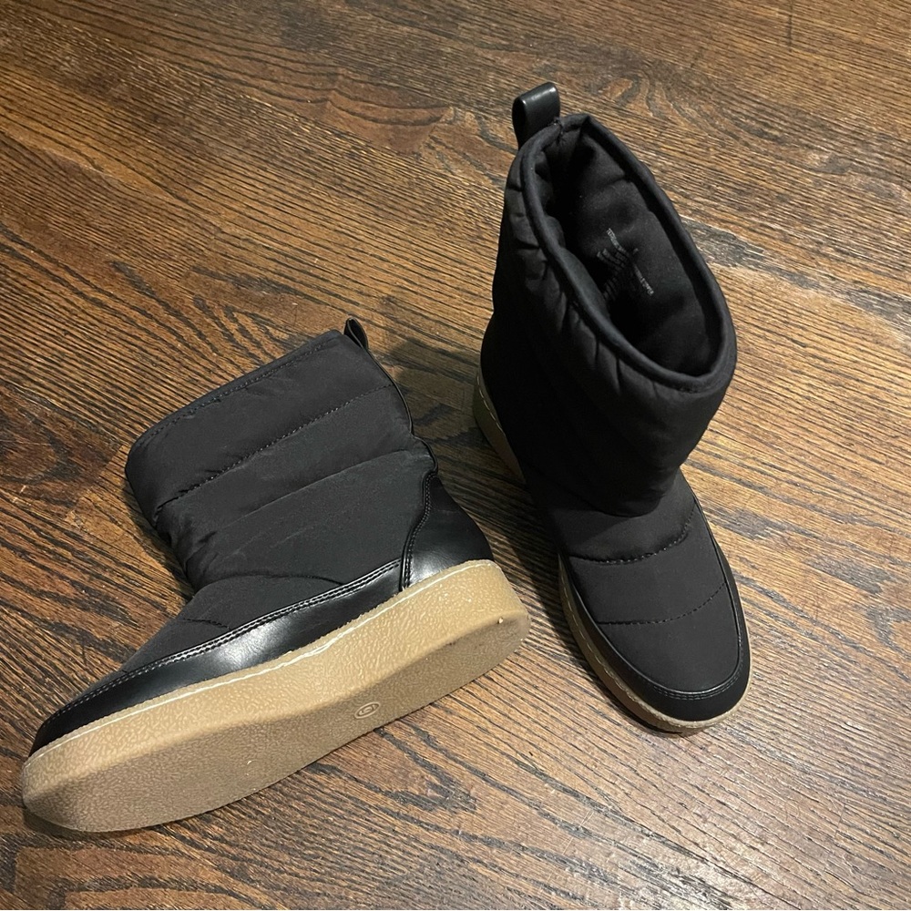 a new day  woman’s Black Quilted Winter Ankle Boot with Tan Platform Sole size 6 - Picture 8 of 14